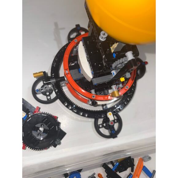 Lego Technic 42179 planet earth orbit incomplete - Picture 8 of 8